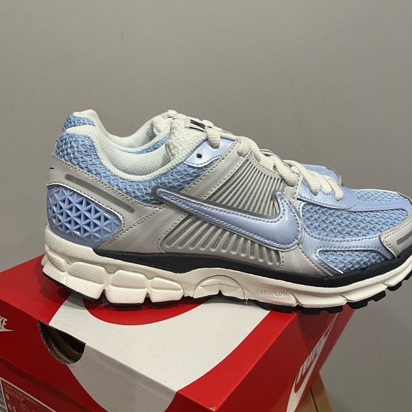 😍 NEW!!Nike Air Zoom Vomero 5
“Royal Tint and Photon Dust” - Picture 2 of 7